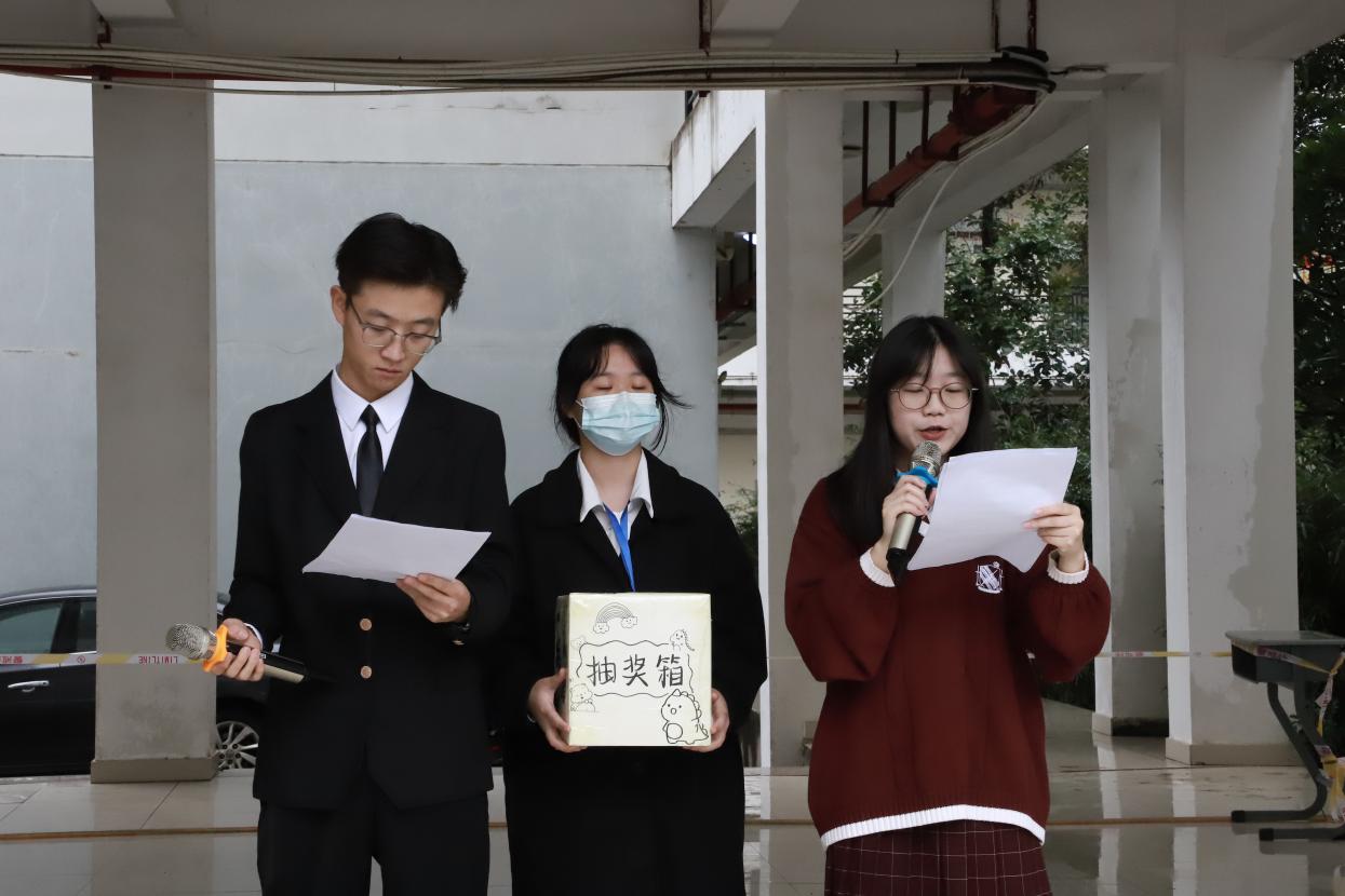 大赢家体育app下载团委开展“杂货解忧，衣旧深情”跳蚤市场活动