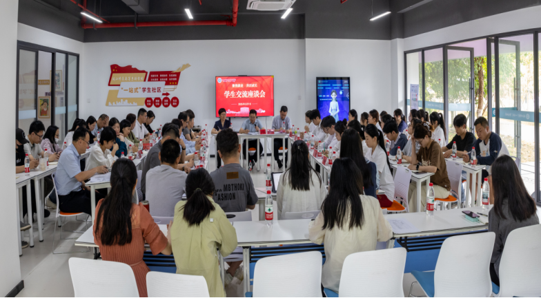 学校党委书记林子波与青年学生交流座谈