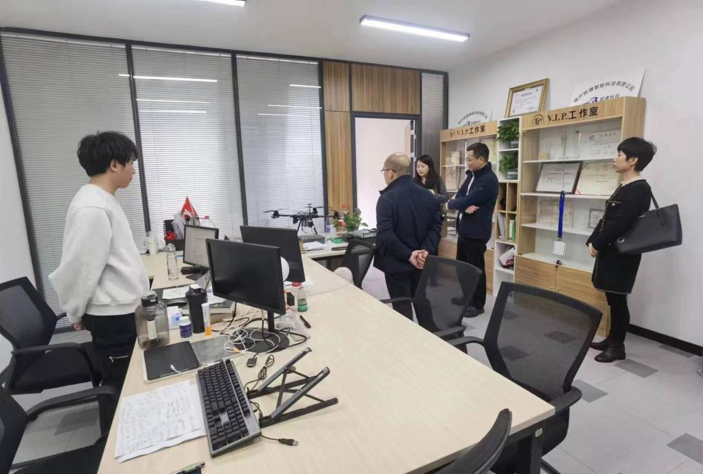 67105ec569787c596a7e82fd040eb68