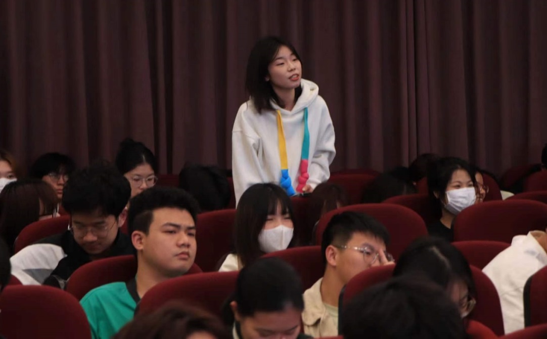 说明: D:\202302-工作\2023世界读书日系列活动 读书月活动\40期 话说非遗\话说非遗活动照片20230425\青年学生与非遗专家李君老师交流.jpg 说明: D:\202302-工作\2023世界读书日系列活动 读书月活动\40期 话说非遗\话说非遗活动照片20230425\青年学生与非遗专家李君老师交流.jpg